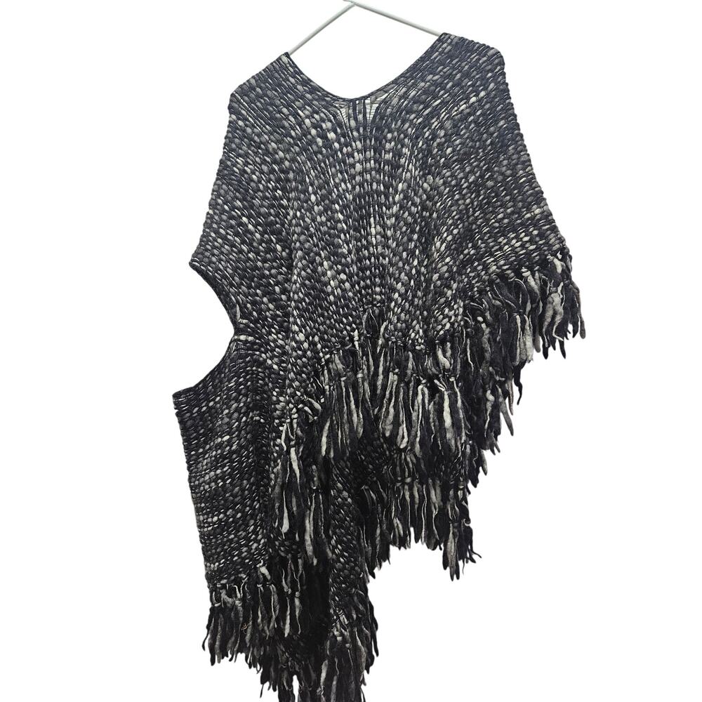 Juliette Jake Merino Wool Silk Fringe Poncho Cape Black Gray One Size